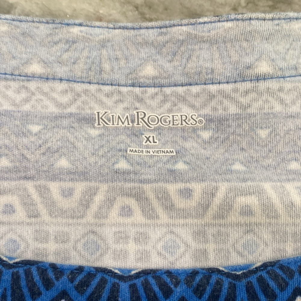 Kim Rogers size  XL top with 3/4 sleeves blue on blue alternating patterns - Picture 2 of 6